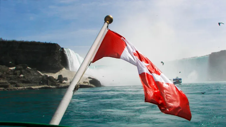 Flagge Kanada, Niagara Fälle, Horseshoe Falls,