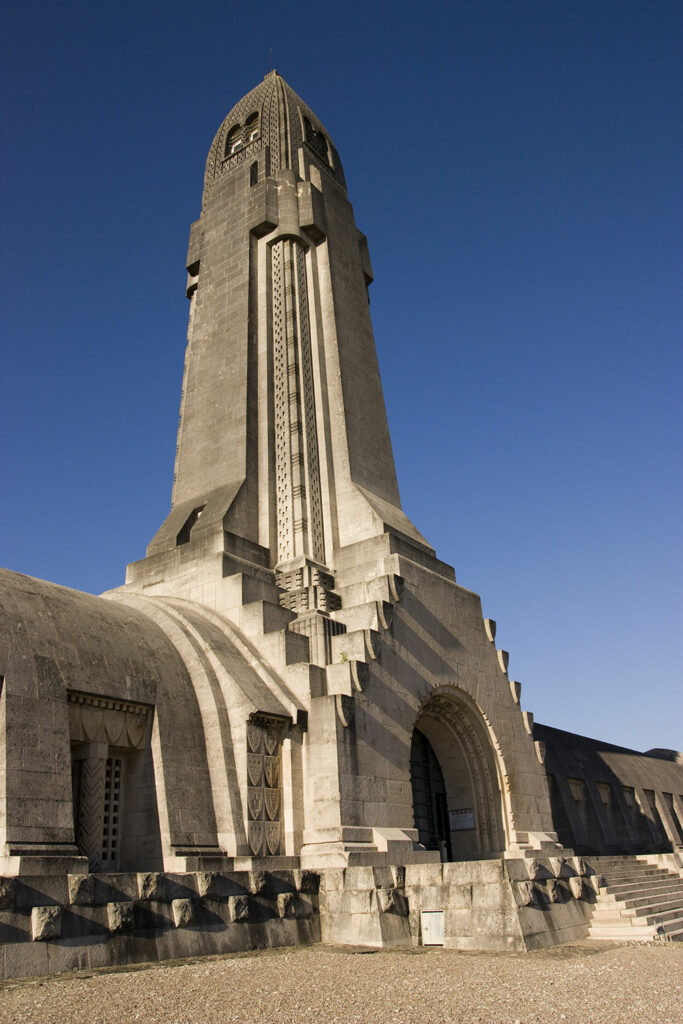 Gebeinhaus in Granatenform, Verdun