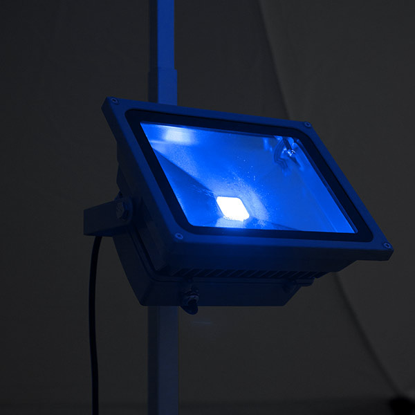 LED-Strahler RGB: Farbbeispiel blau (16 Farben wählbar)