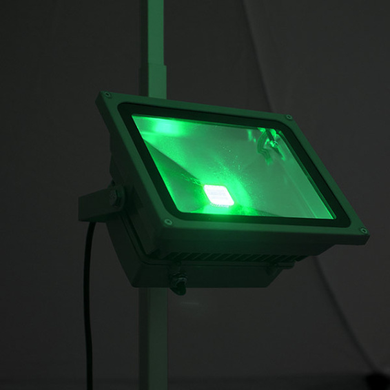 LED-Strahler RGB: Farbbeispiel grün (16 Farben wählbar)