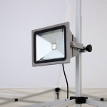 LED-Strahler: inkl. Schelle zur Befestigung an der Dachstrebe des Zeltgestells