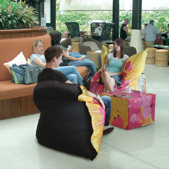 Sitzsack eckig, Vorderseite mit Motiv, Rückseite schwarz, Größe 140 x 180 cm