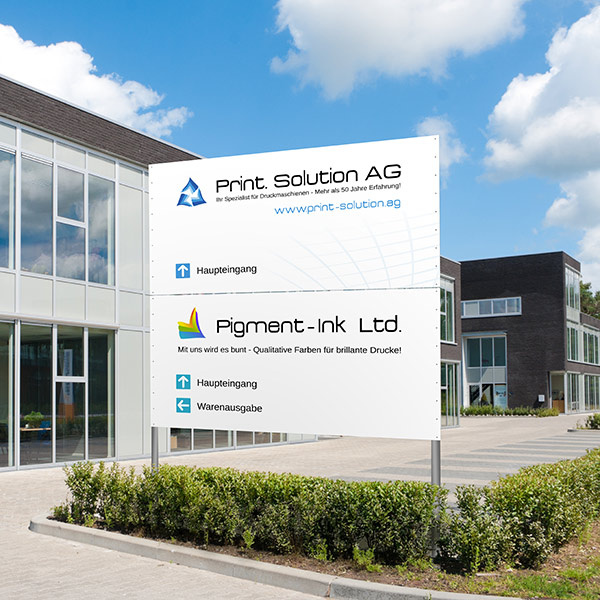 Werbeschild mit Firmenwerbung und integriertem Besucherleitsystem