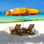 Kleinschirm mit gelbem Einfassband, als Sonnenschirm am Strand