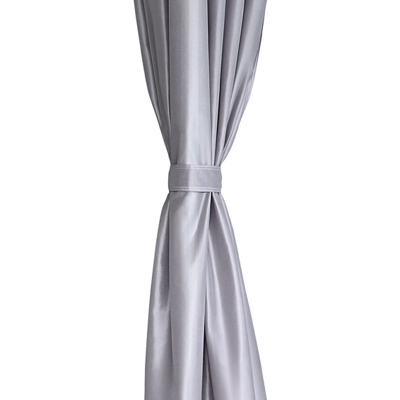 Dekoschal, gehalten mit einem elegant gewickelten Dekoband