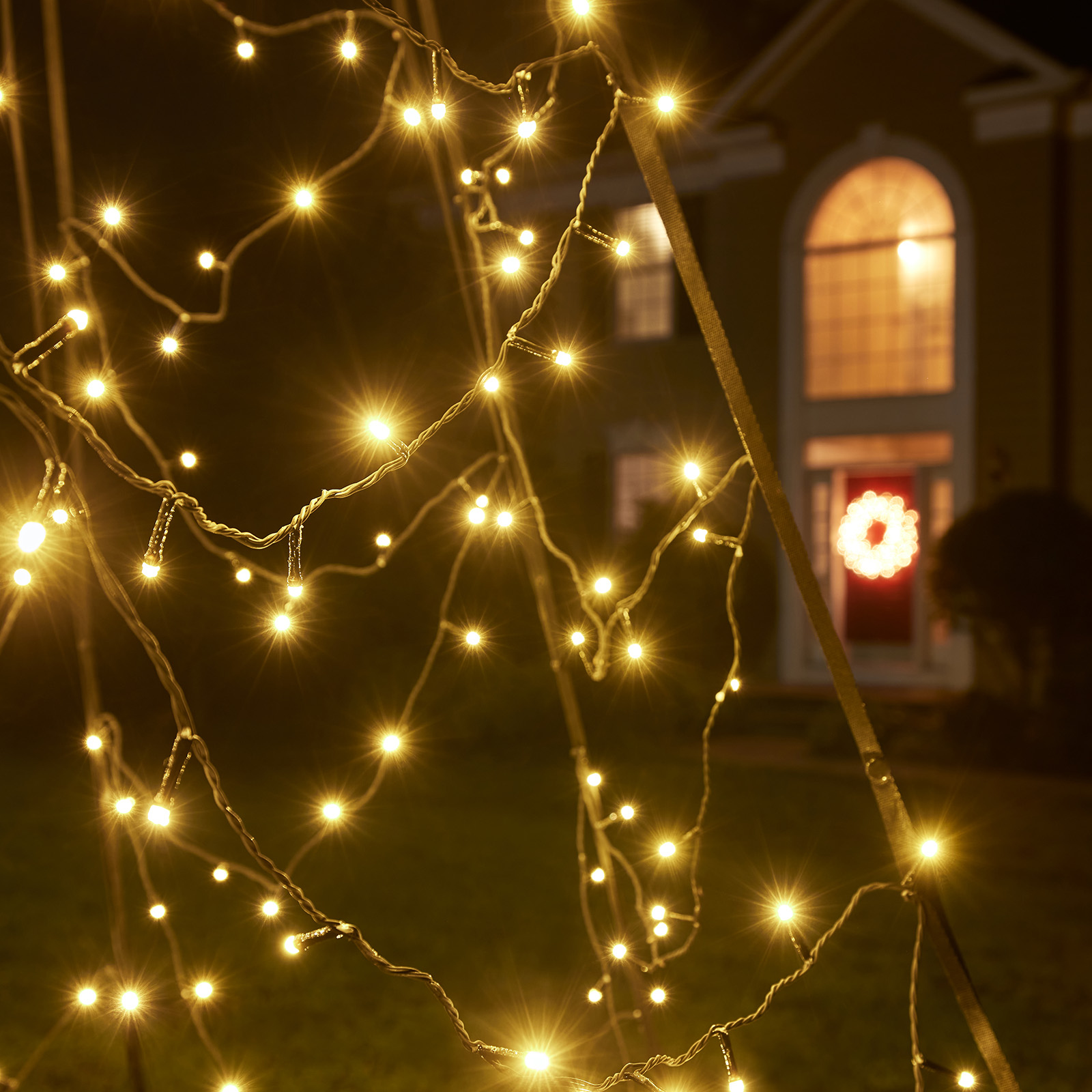 weihnachtliche Atmosphäre - LEDs bei Nacht