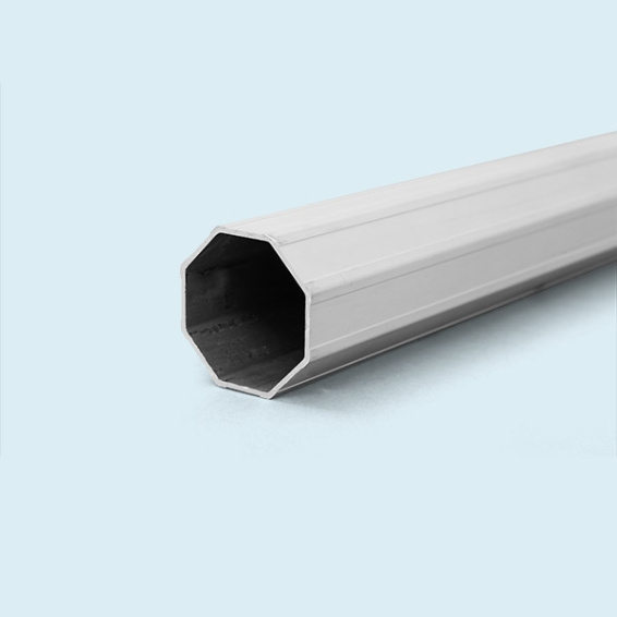 hochwertiges, höchst stabiles Achtkantprofil aus Aluminium  (ø 52 mm/1,5 mm)