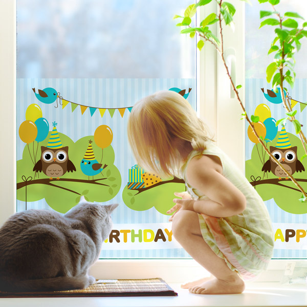 transparenter Aufkleber als kreative Fensterdekoration