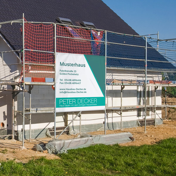 Plane für Baugerüste, Beispiel Plane mit Hohlsaum 15 cm