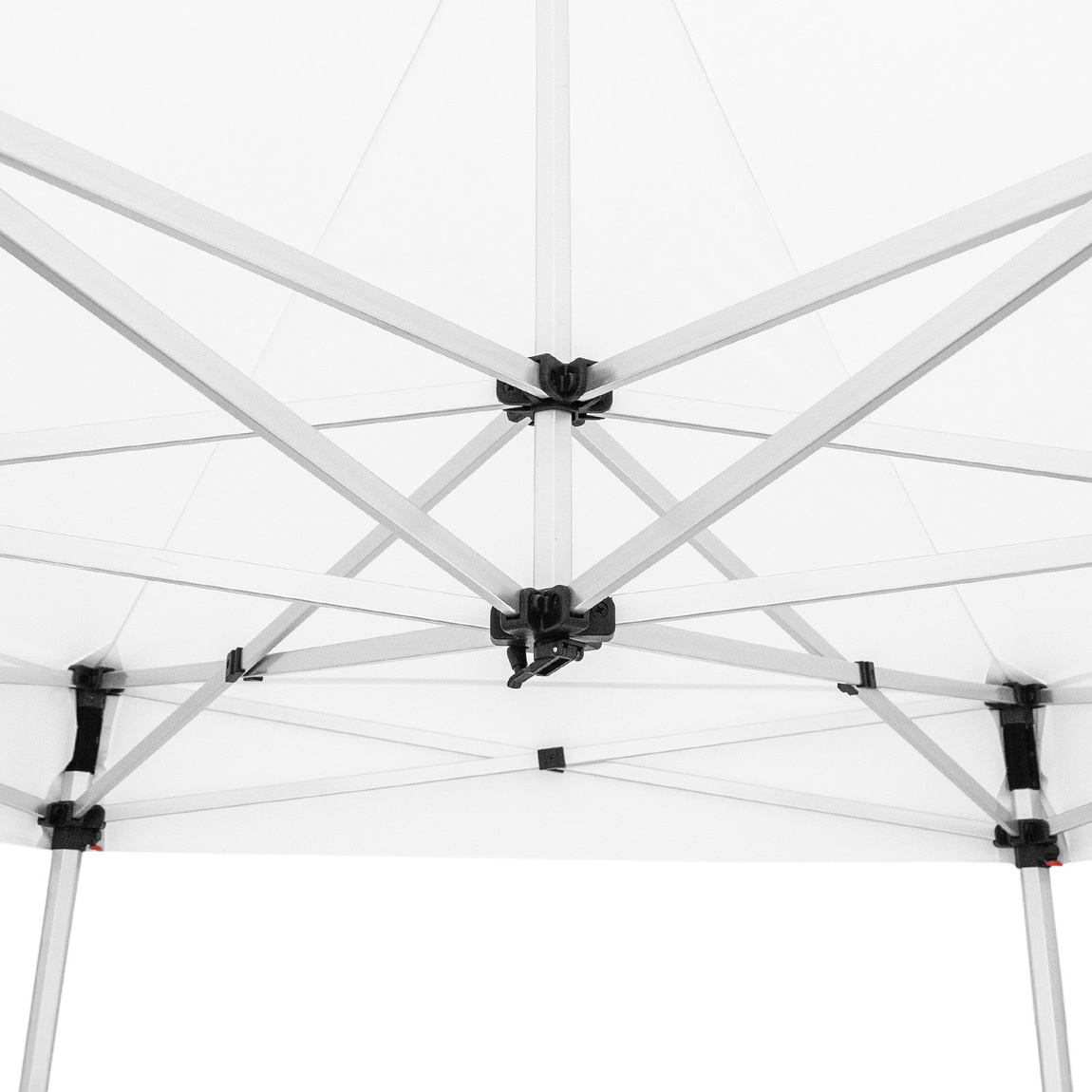 perfekt gespanntes Pavillondach durch verstellbare Dachspitze