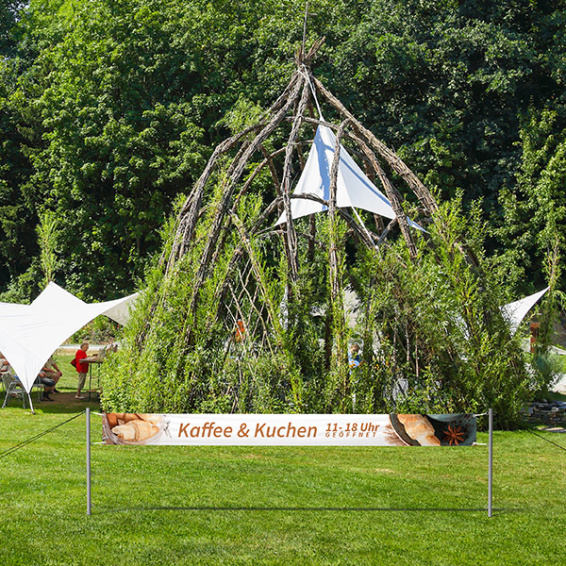 saisonale Werbung mit Banner (Höhe 30 cm) inkl. Spannpfosten-Set