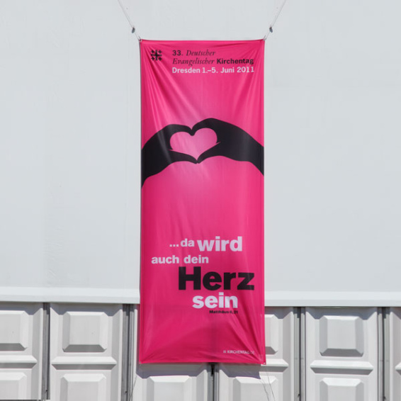 Spannband im Hochformat