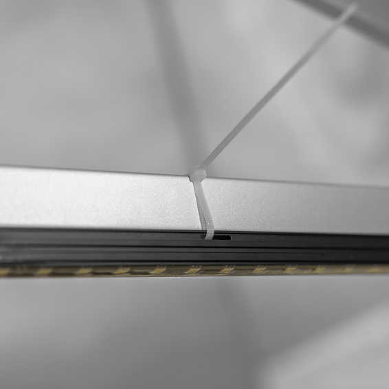 LED-Leisten - Befestigungsvariante 3: Kabelbinder, flexible Befestigung 
