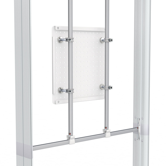 Lochrasterplatte wird von starken Magneten gehalten 