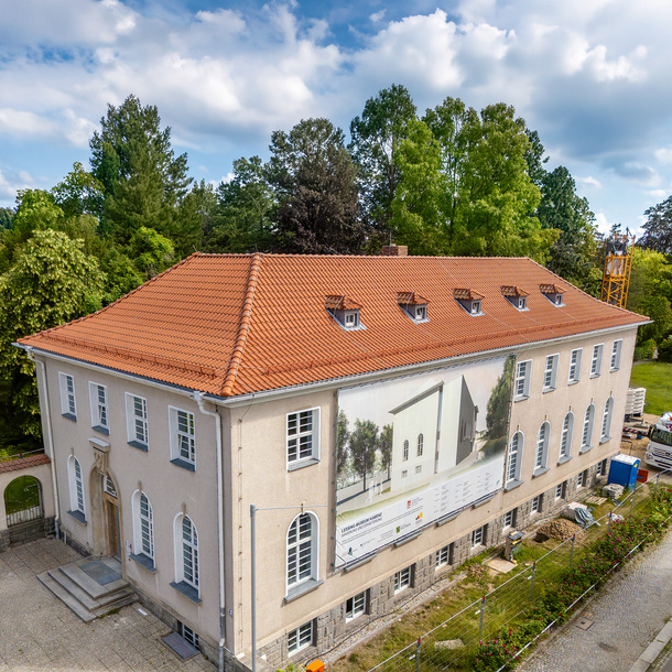 Werbebanner mit fotorealistischem Druck für professionelle Projektpräsentationen