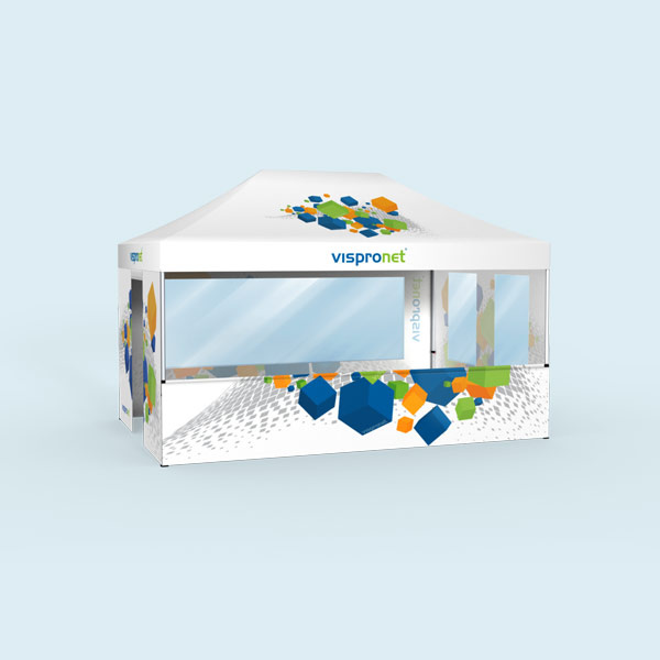 Wände: 1x mit zwei Fenstern, 2x mit Panoramafenster, 1x mit Tür mittig