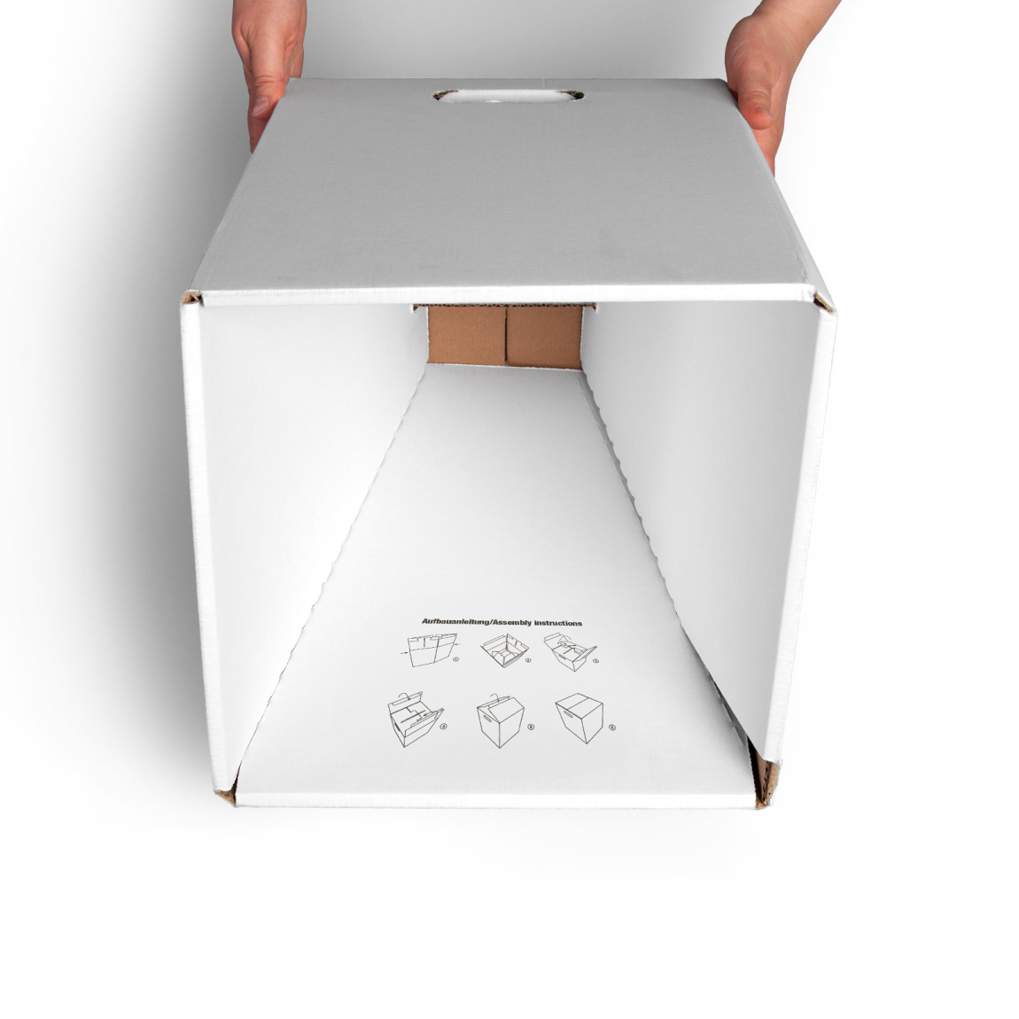 Papphocker ist mit wenigen Handgriffen aufgebaut