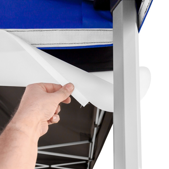 einfache und schnelle Befestigung mit Klettband am Volant jedes Zeltes