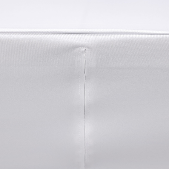 Rückseite mit eingenähtem, verdeckten Reißverschluss