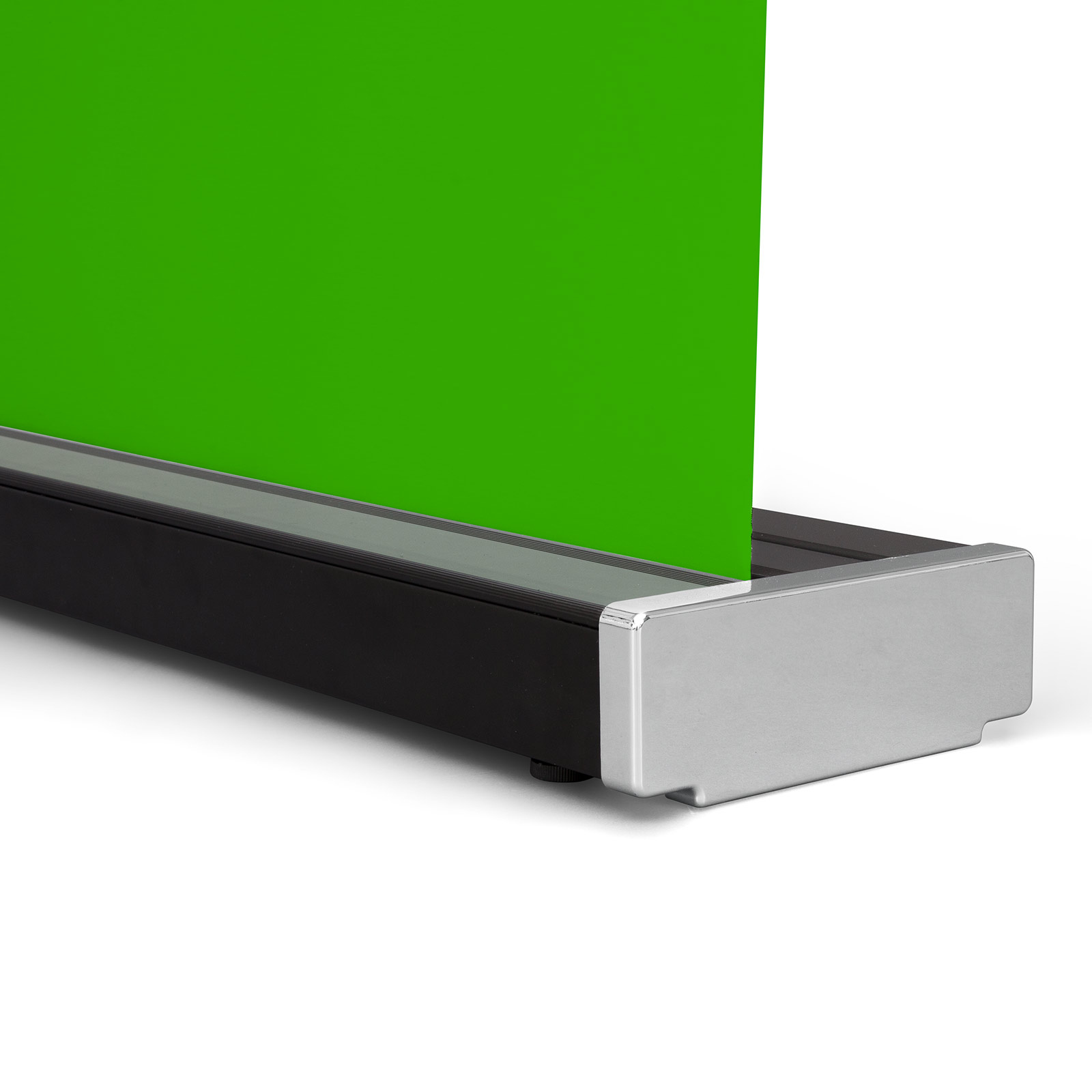 schwarzes Aluminiumgehäuse mit chromfarbenen Seitenkappen