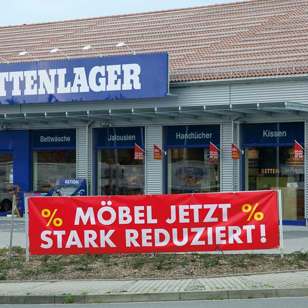 Spannband im Querformat mit Aktionswerbung