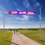 Transparentmast optimal für Banner-Werbung über Wegen