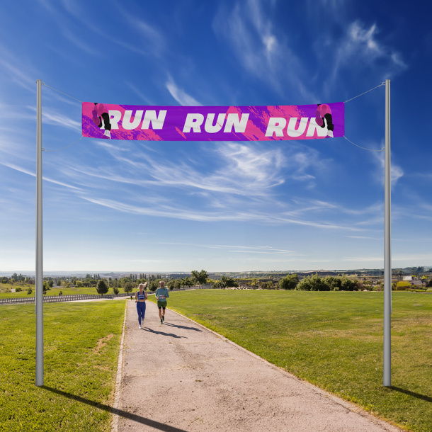 Transparentmast optimal für Banner-Werbung über Wegen